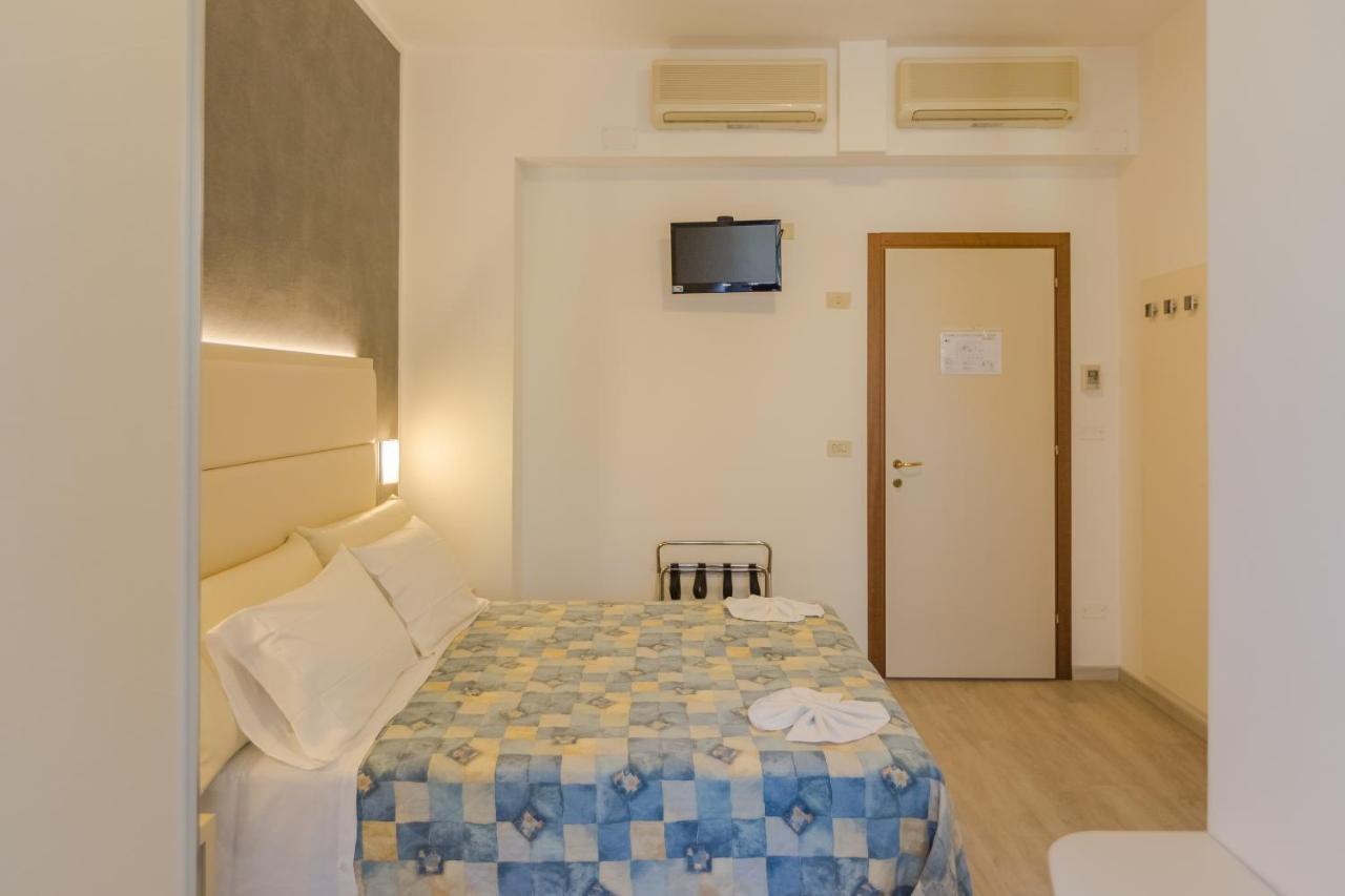 Hotel Bremen Rimini Buitenkant foto